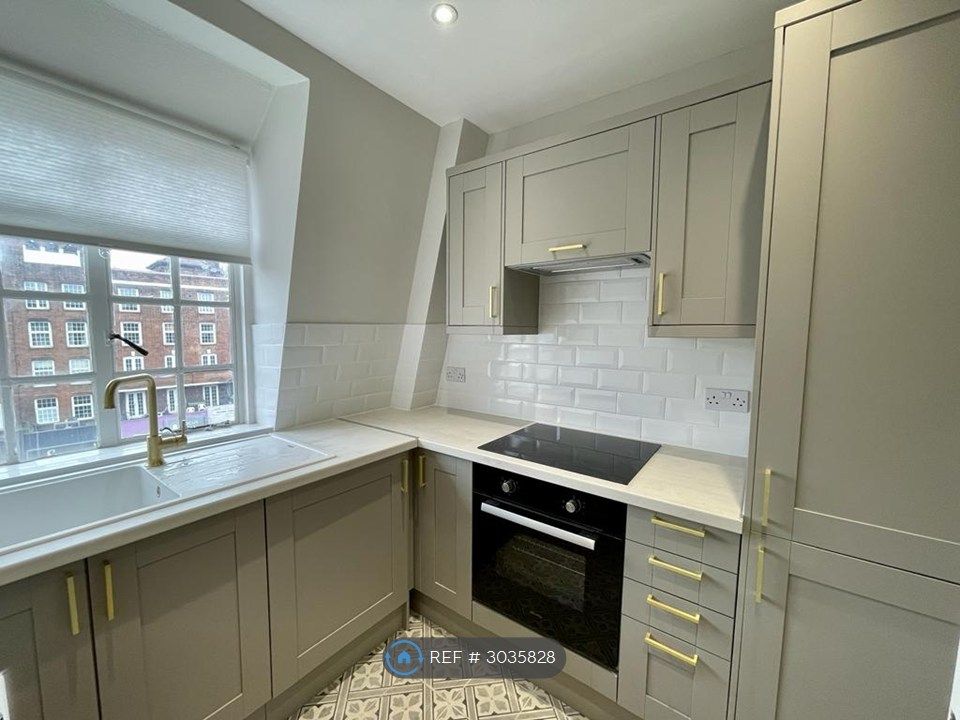 Property photo 3 of 10 Kitchen
