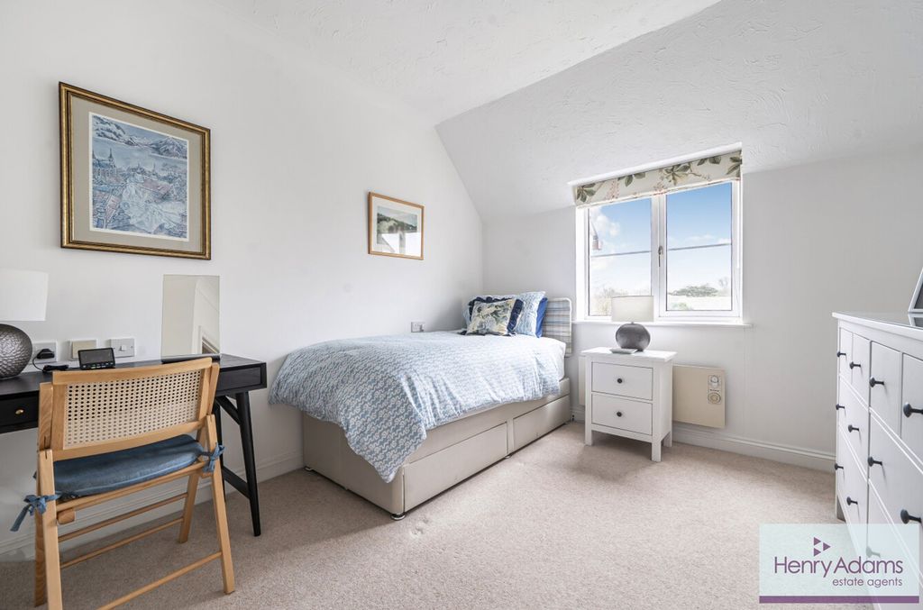 Additional image 4 of 1 bed flat for saleKing George Avenue, Petersfield GU32