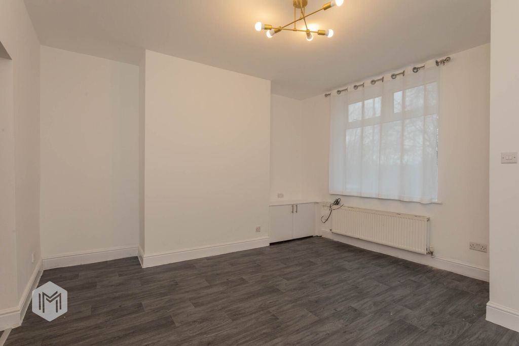 Property photo 2 of 27 Picture No. 14