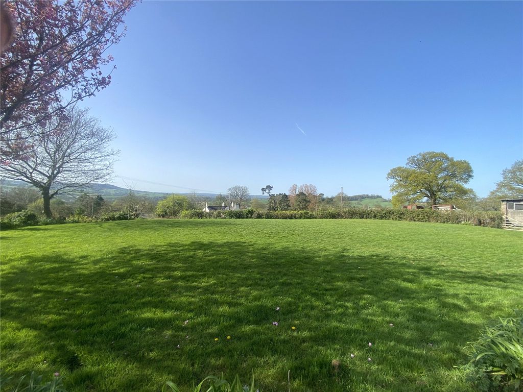 Property photo 3 of 12 Picture No. 11