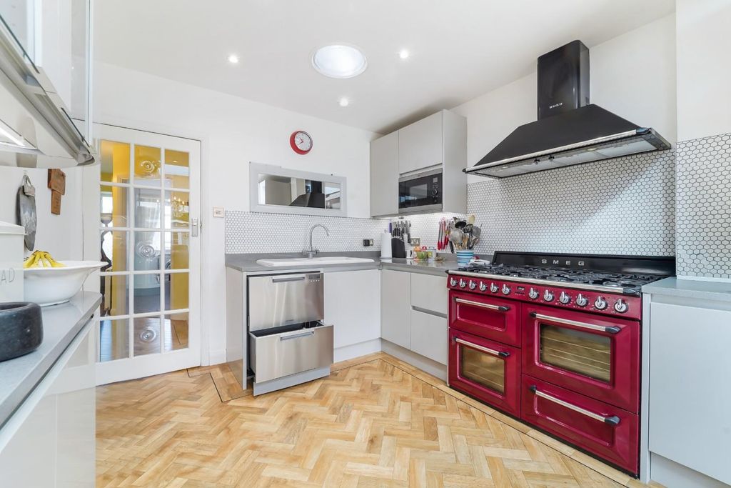 Property photo 3 of 14 Firswood Avenue