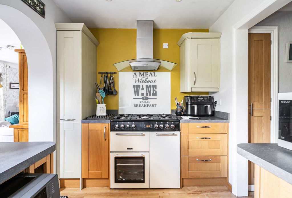 Property photo 2 of 12 1485666-10-6A43c4...