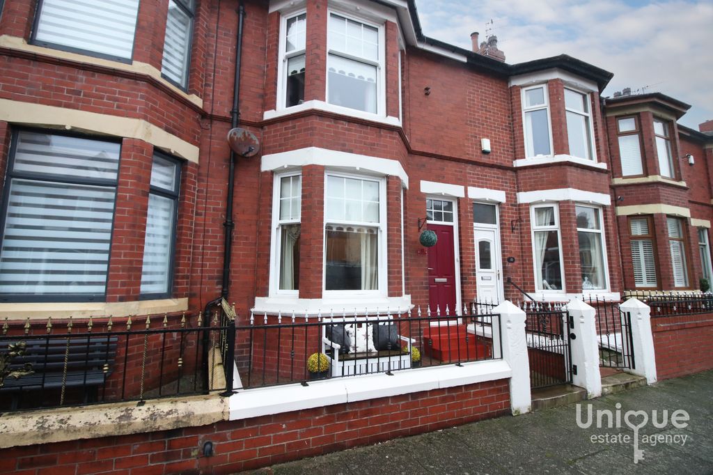Property photo 1 of 25