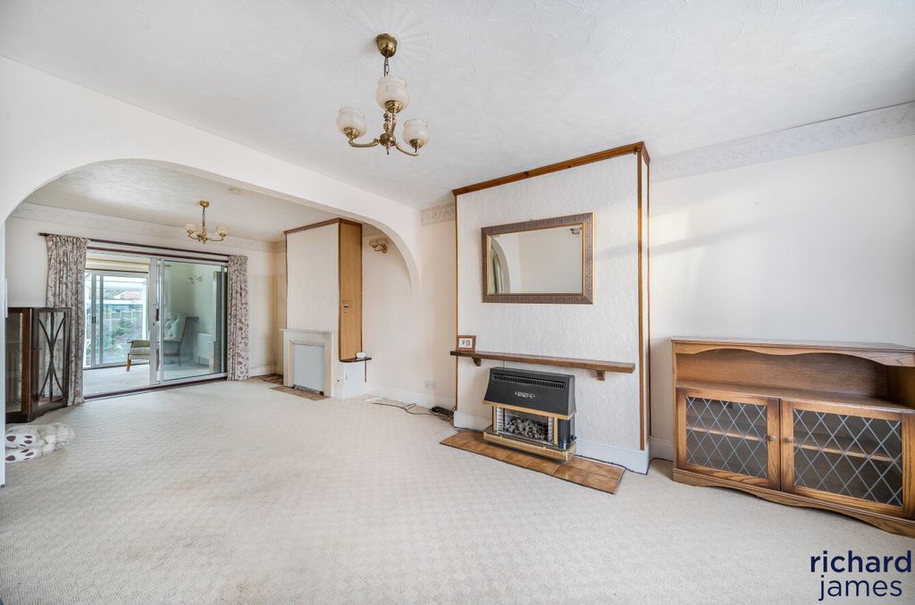 Property photo 3 of 13 B71532Bd8B2c4620B28310B62139048A