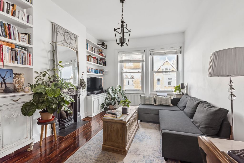 Property photo 2 of 10