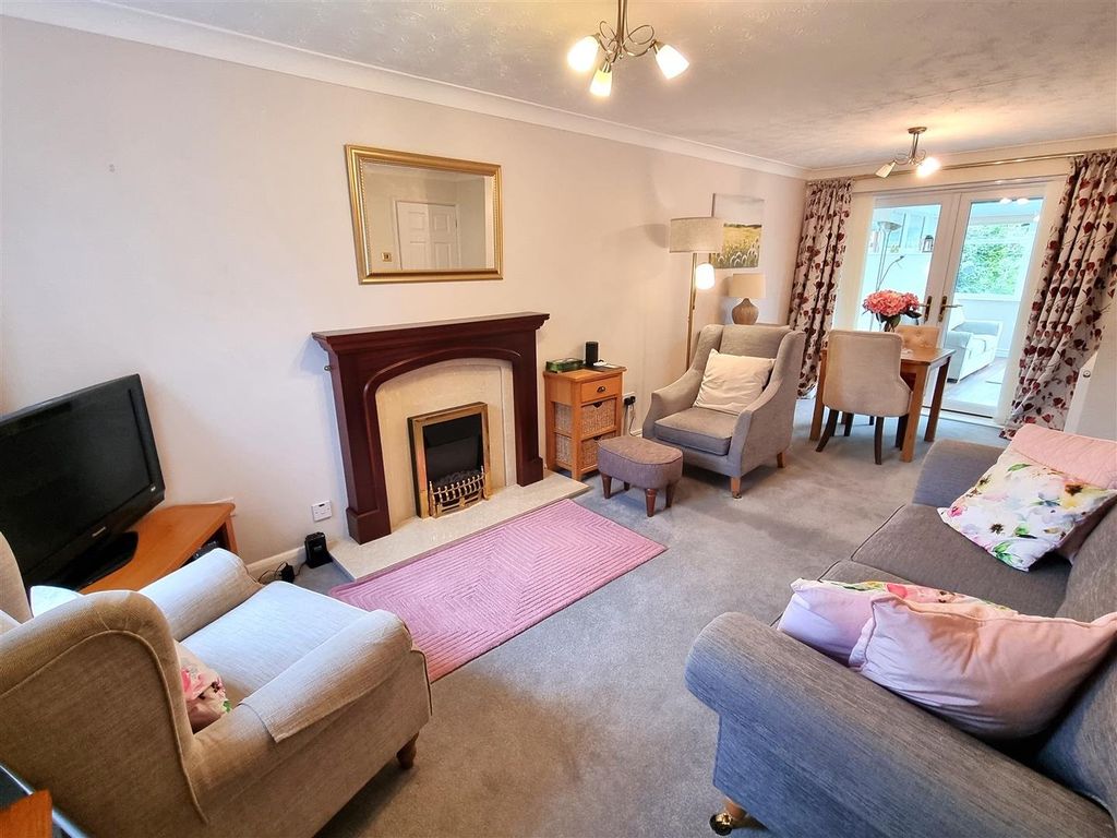 Property photo 2 of 17 Picture No. 16