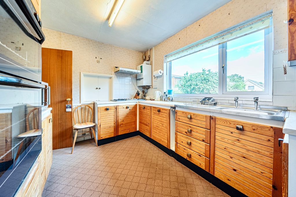 Property photo 3 of 24 Kitchen