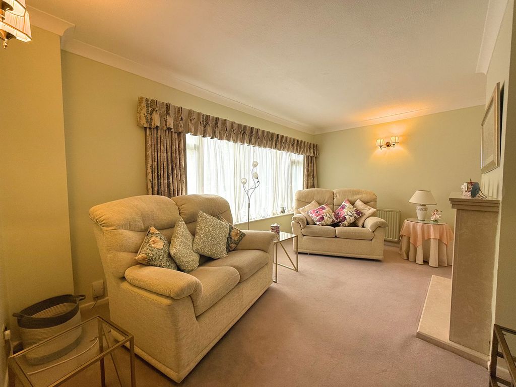Property photo 2 of 28