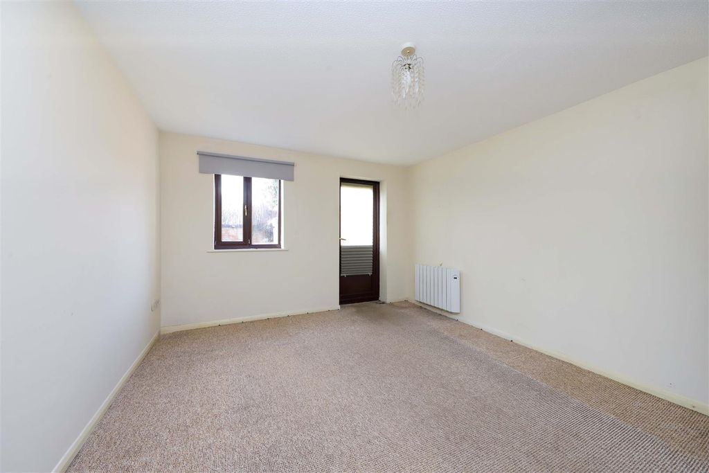 Property photo 2 of 8 Living/Dining Area