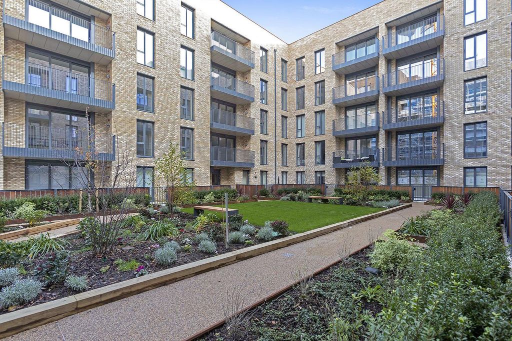 Property photo 3 of 19 Communal-Garden-Co