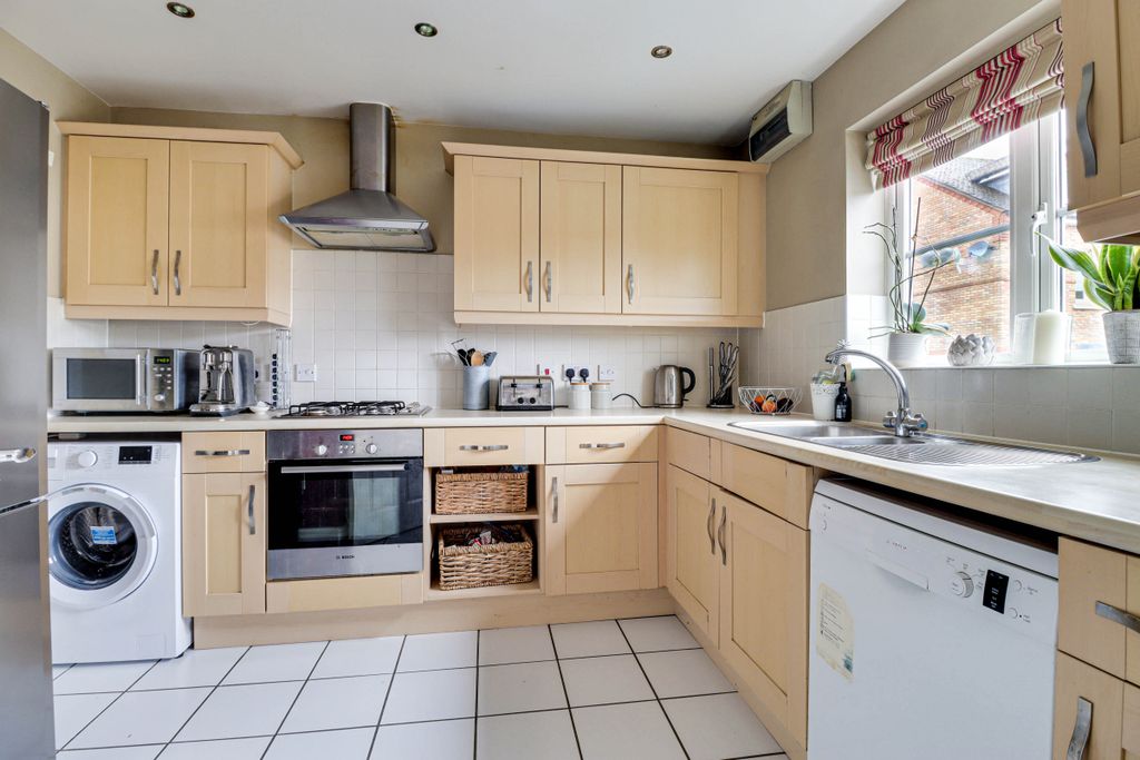 Property photo 3 of 16 Kitchen