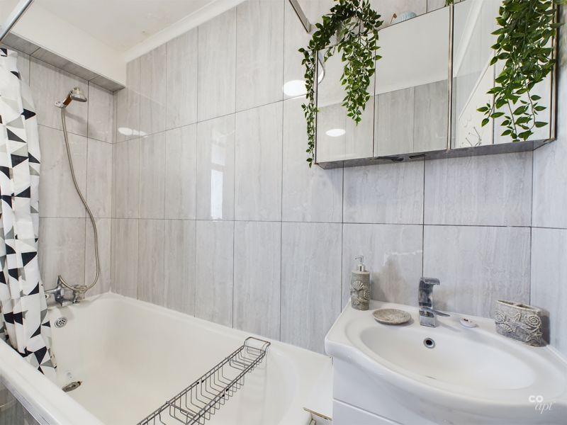 Property photo 3 of 9 Bath