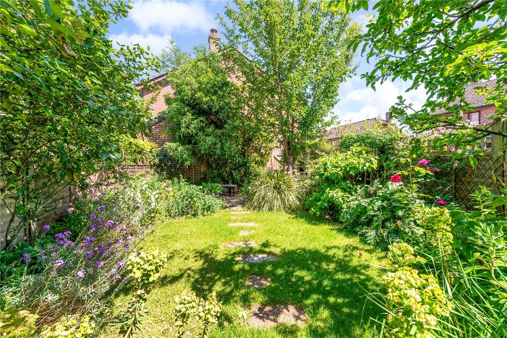 Property photo 3 of 12 Garden