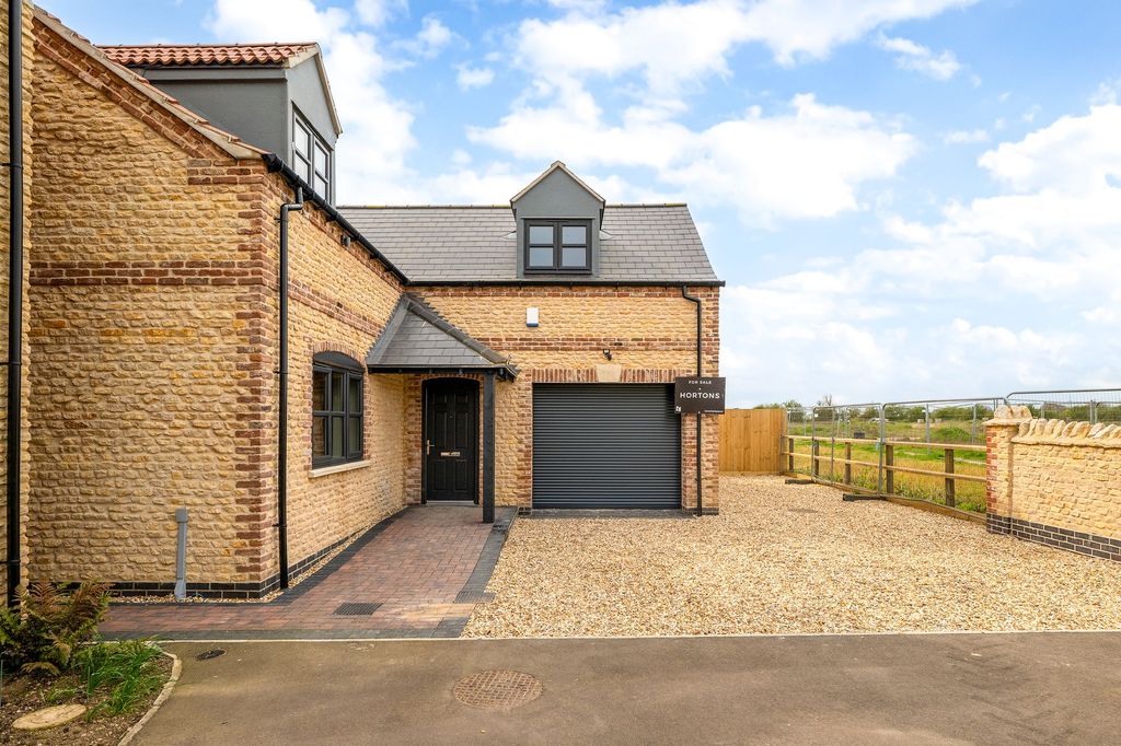 Property photo 3 of 26