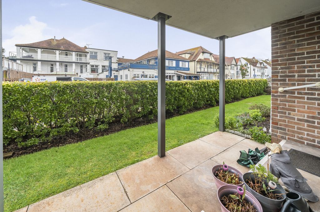 Property photo 1 of 15 Outlook