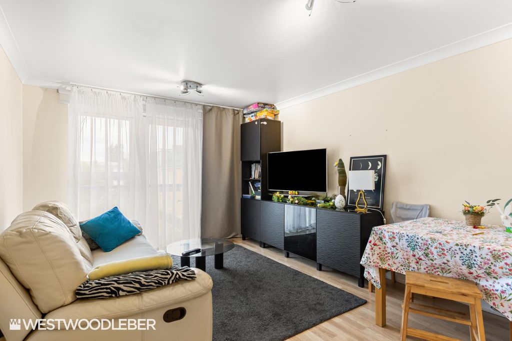 Property photo 3 of 19 Clarencelodge_8.Jpg