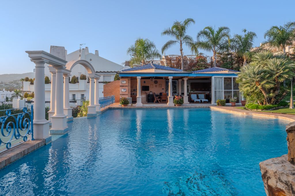 Property photo 2 of 44