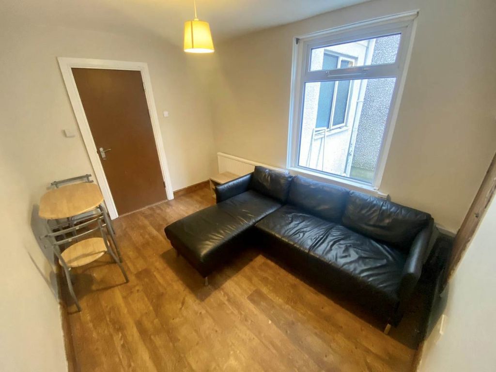 Property photo 3 of 9 Lounge 1