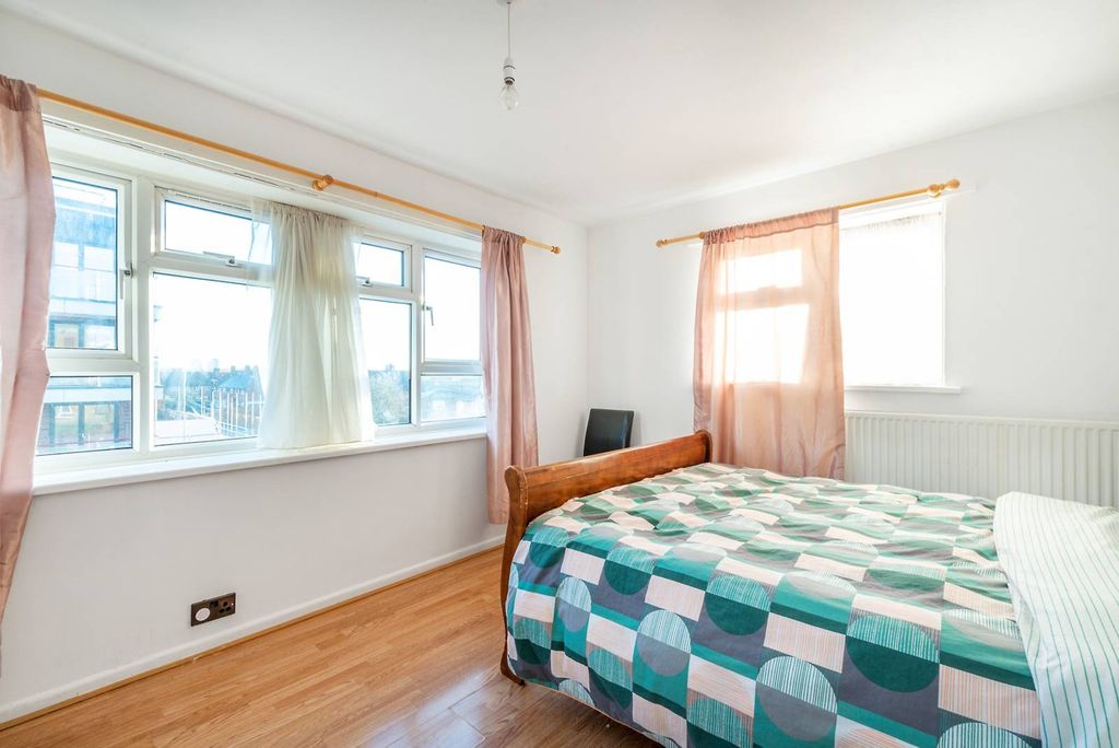 Property photo 1 of 5