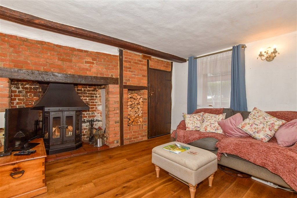 Property photo 3 of 14 Lounge