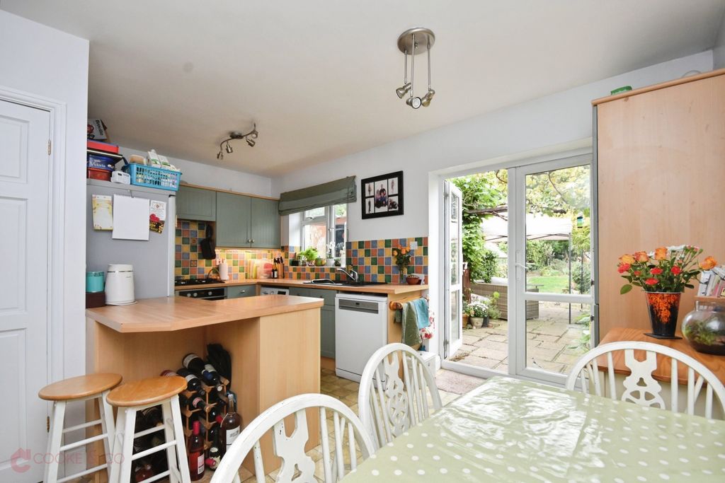 Property photo 2 of 18