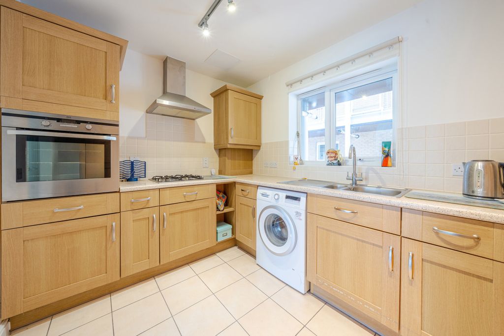 Property photo 2 of 12 1332483-13-688A0c...