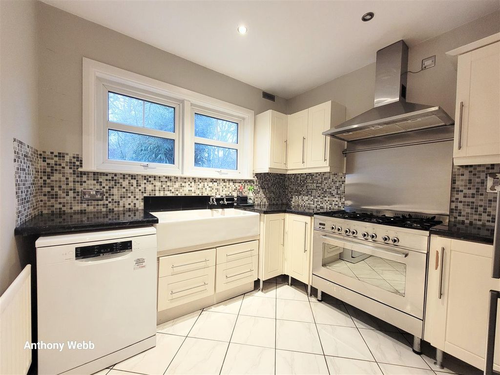 Property photo 2 of 13 Kitchen