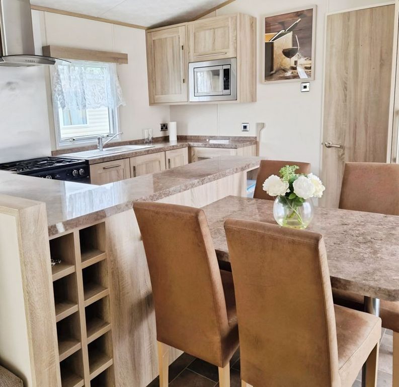 Property photo 2 of 4 Carnaby Hemsley