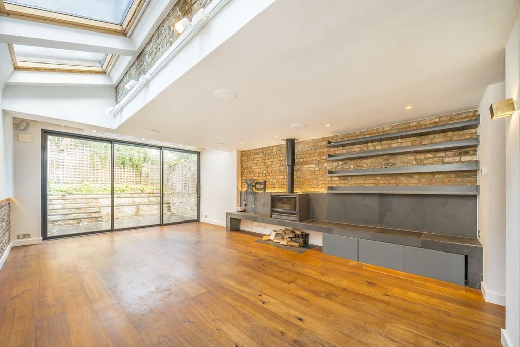 Property photo 2 of 10