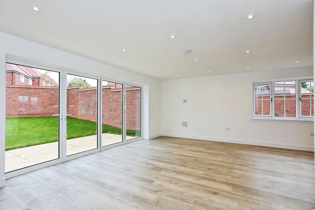 Property photo 3 of 14 Picture No. 10