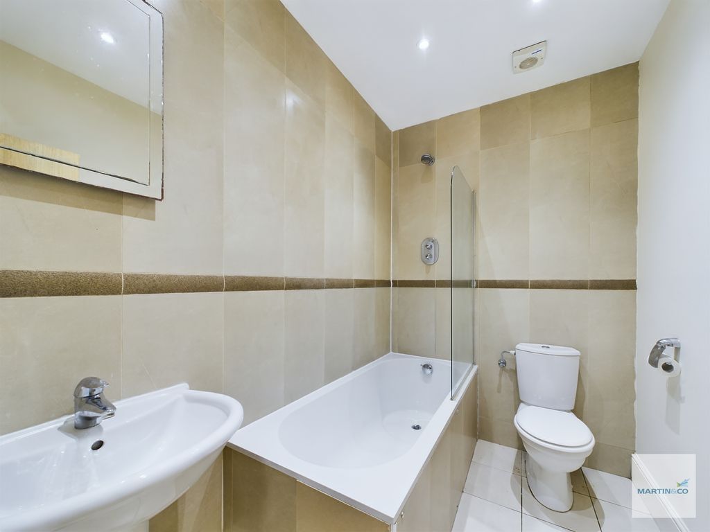 Property photo 3 of 8 Cam03394G0-Pr0031-Still004