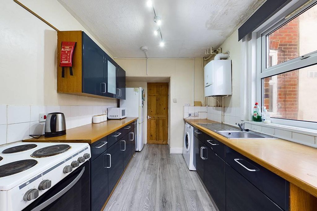 Property photo 3 of 9 Cam00082P1-Pr0300-Still05-Thumbnail-H750-70.Jpg