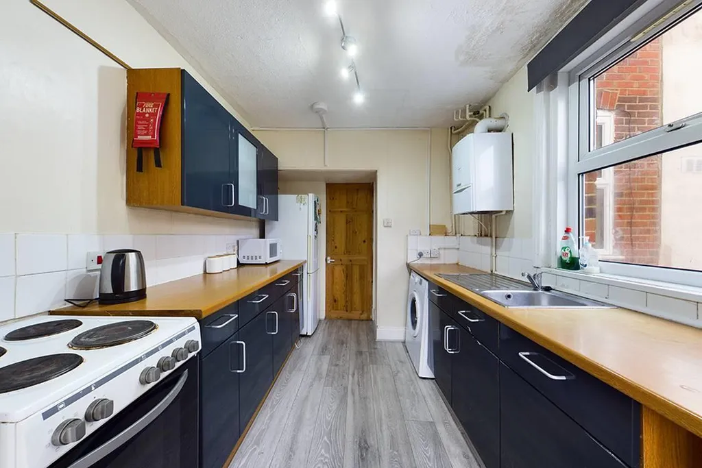 House in Southampton, Bevois Mount, Westwood Park - More