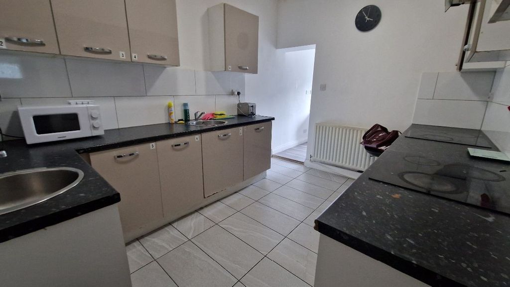 Property photo 2 of 43