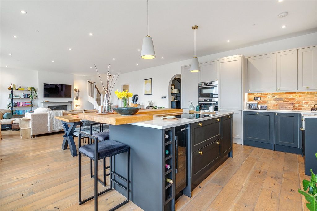 Property photo 2 of 17 Picture No. 18