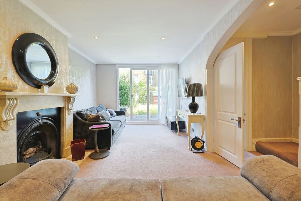 Property photo 2 of 16 Pbox-Img.Jpg