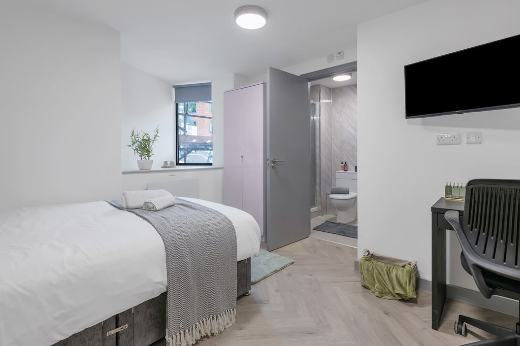 Property photo 1 of 30 Picture No. 12