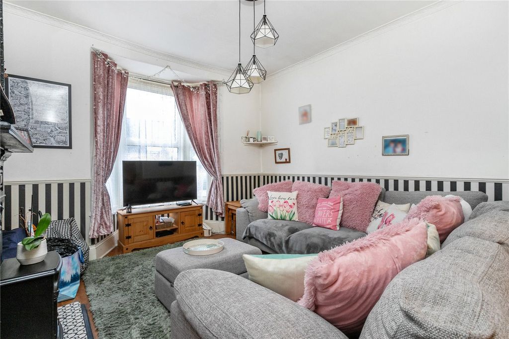 Property photo 2 of 13 Picture No. 17