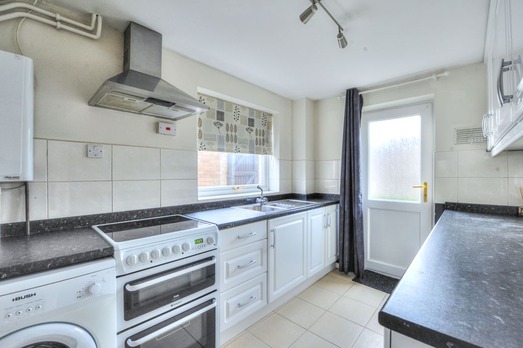 Property photo 2 of 9 Kitchen