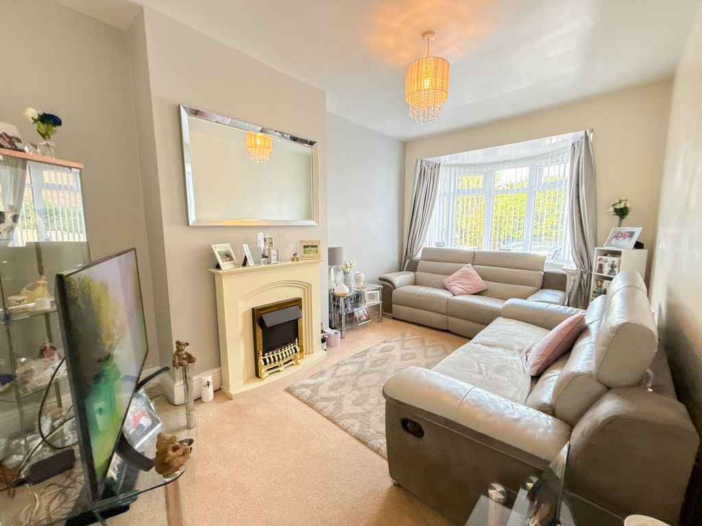 Property photo 2 of 9 Lounge