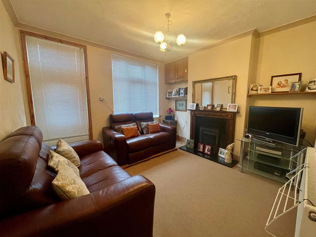 Property photo 2 of 13 Lounge