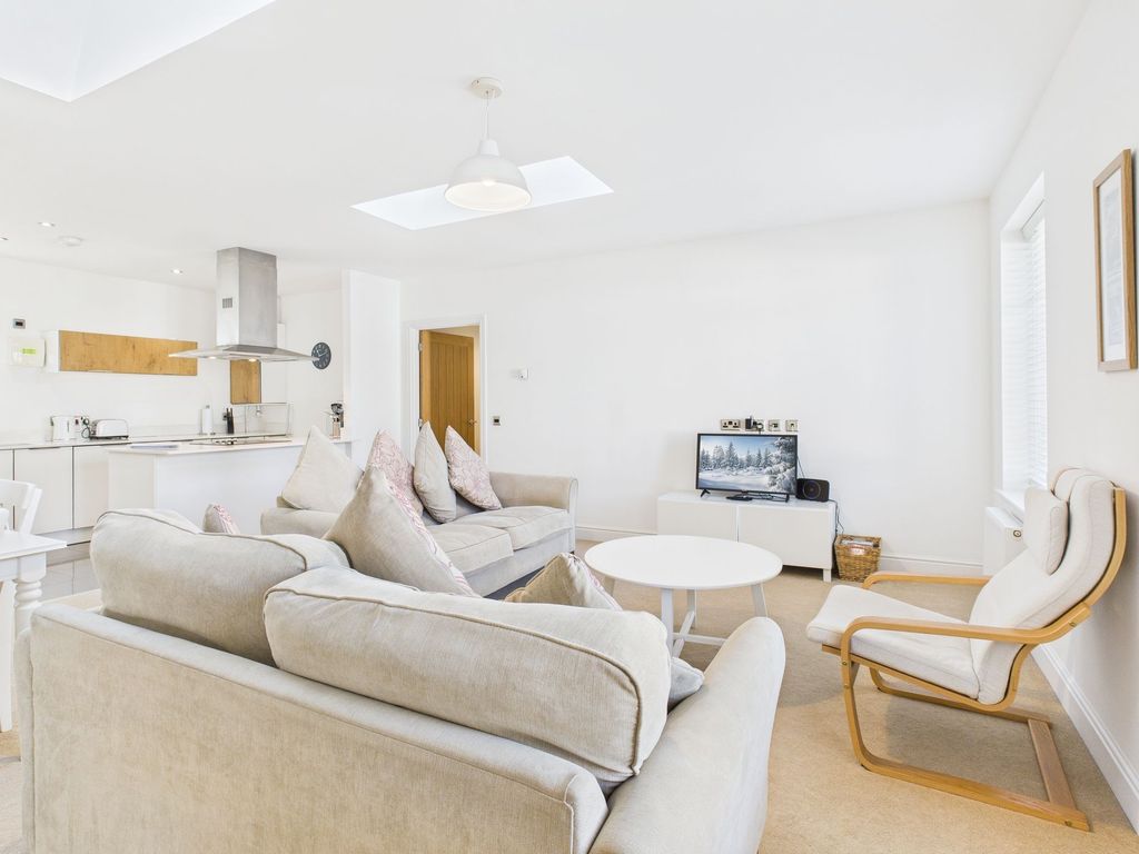 Property photo 2 of 12 Lounge