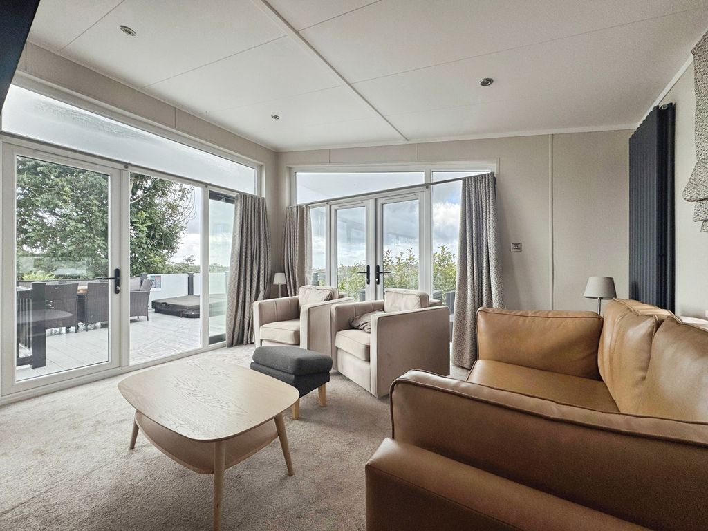 Property photo 2 of 17 Open Plan