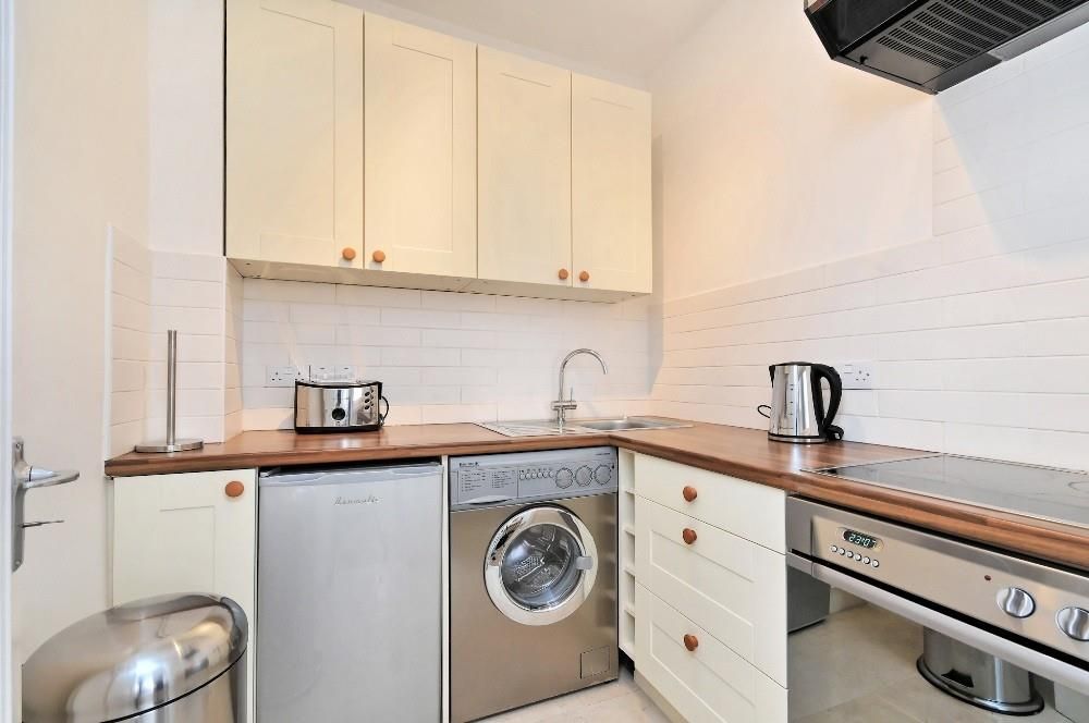 Property photo 3 of 6 Kitchen