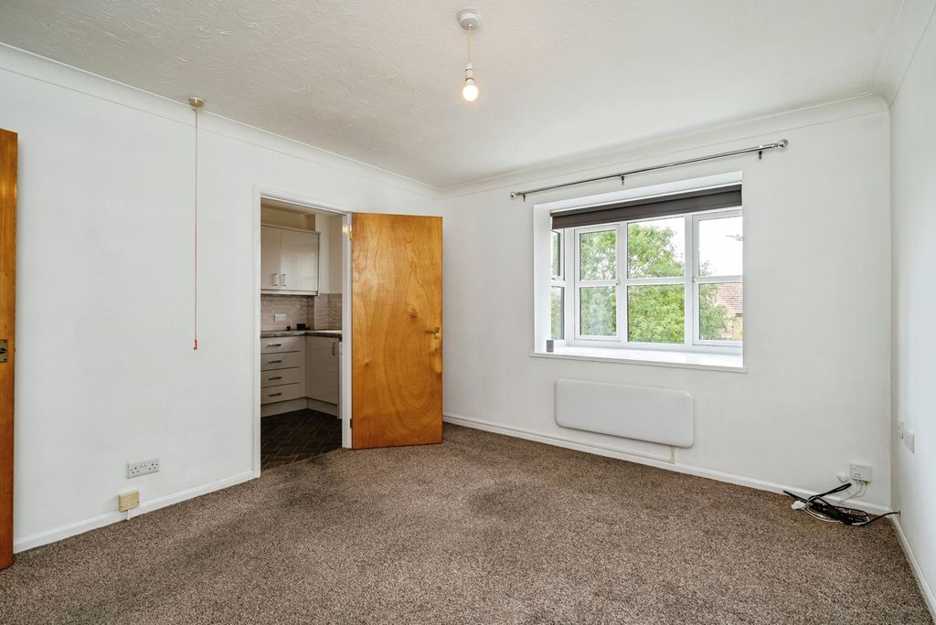 Property photo 1 of 13 Lounge
