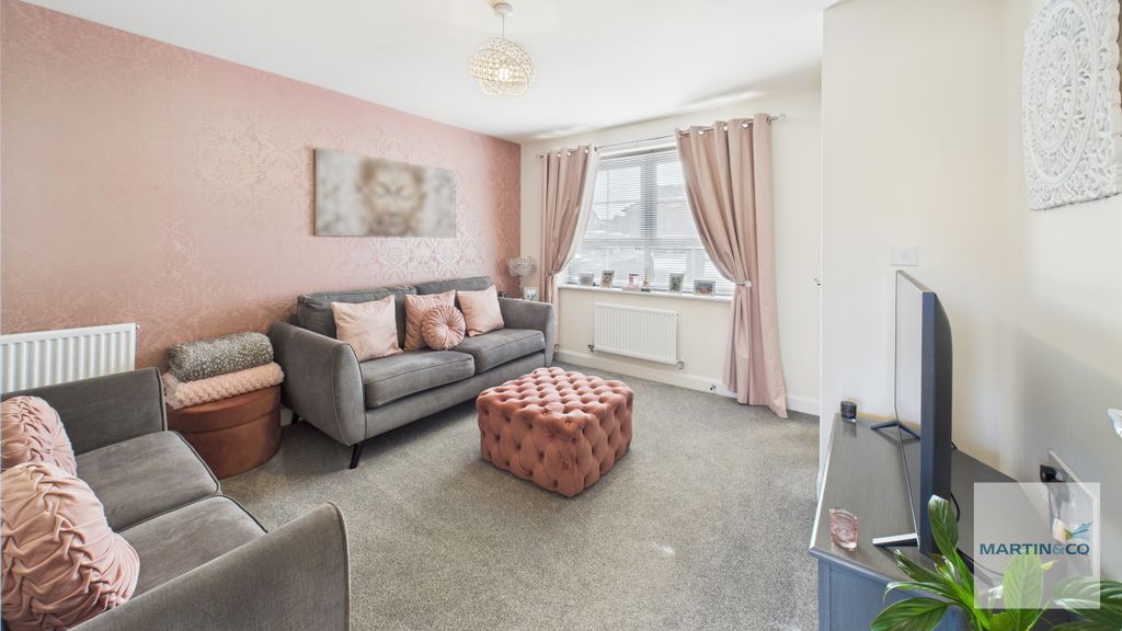 Property photo 3 of 14 Cam03663G0-Pr0204-Still005