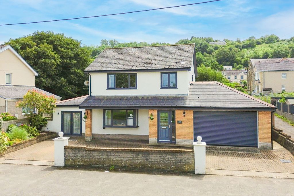 Property photo 1 of 28
