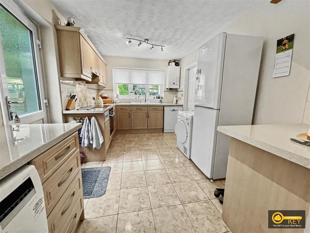 Property photo 3 of 21