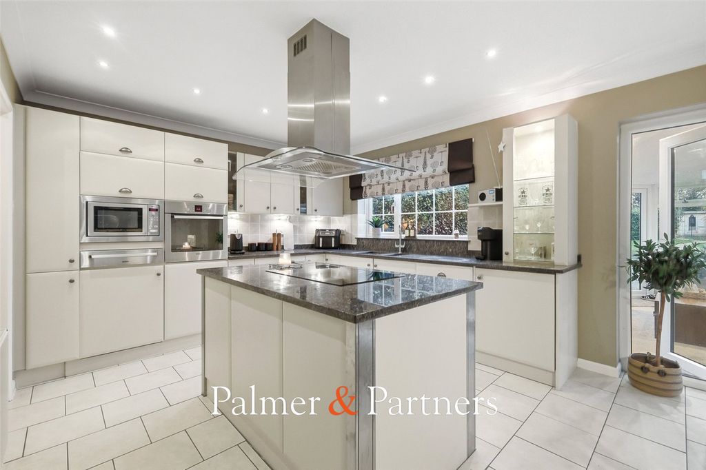 Property photo 2 of 29 Picture No. 68