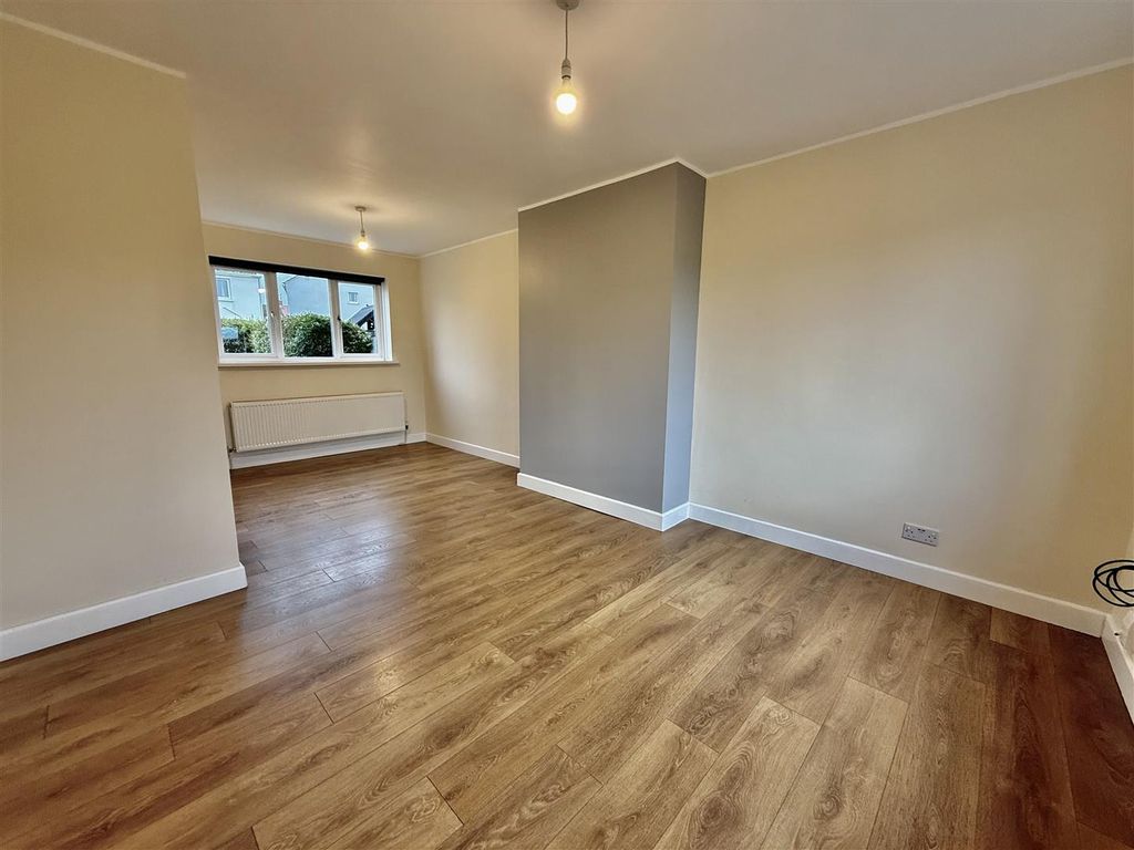 Property photo 2 of 11 Lounge